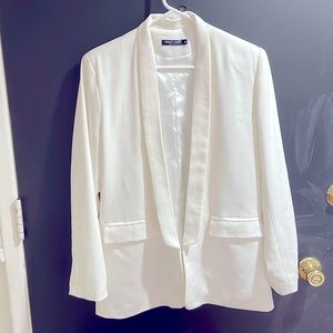 White Amazon blazer size XL fully lined 2 pockets.